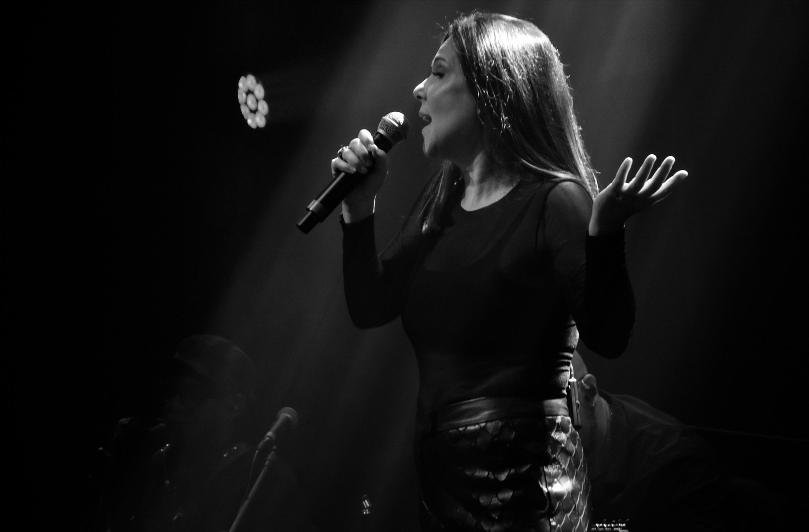 Alexandra Santos no show Nossas Bossas